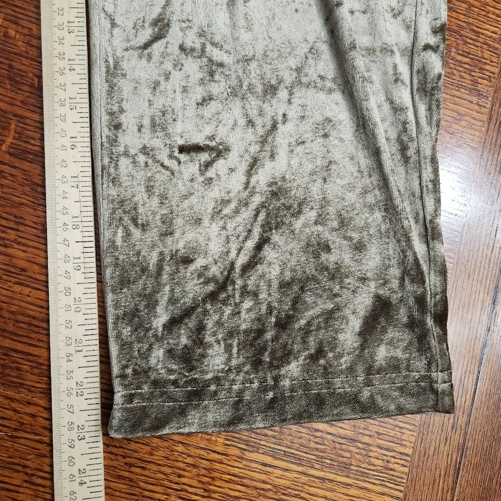 Carol Little cropped crushed velvet looking size Medium lounge Pants
